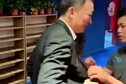 真开心😆成功挺进八强！刘维伟赛后被队员疯狂泼水庆祝🚿